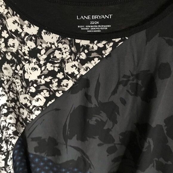 Lane Bryant Sz 22/24 Black Floral Blouse short sleeve - Picture 3 of 4